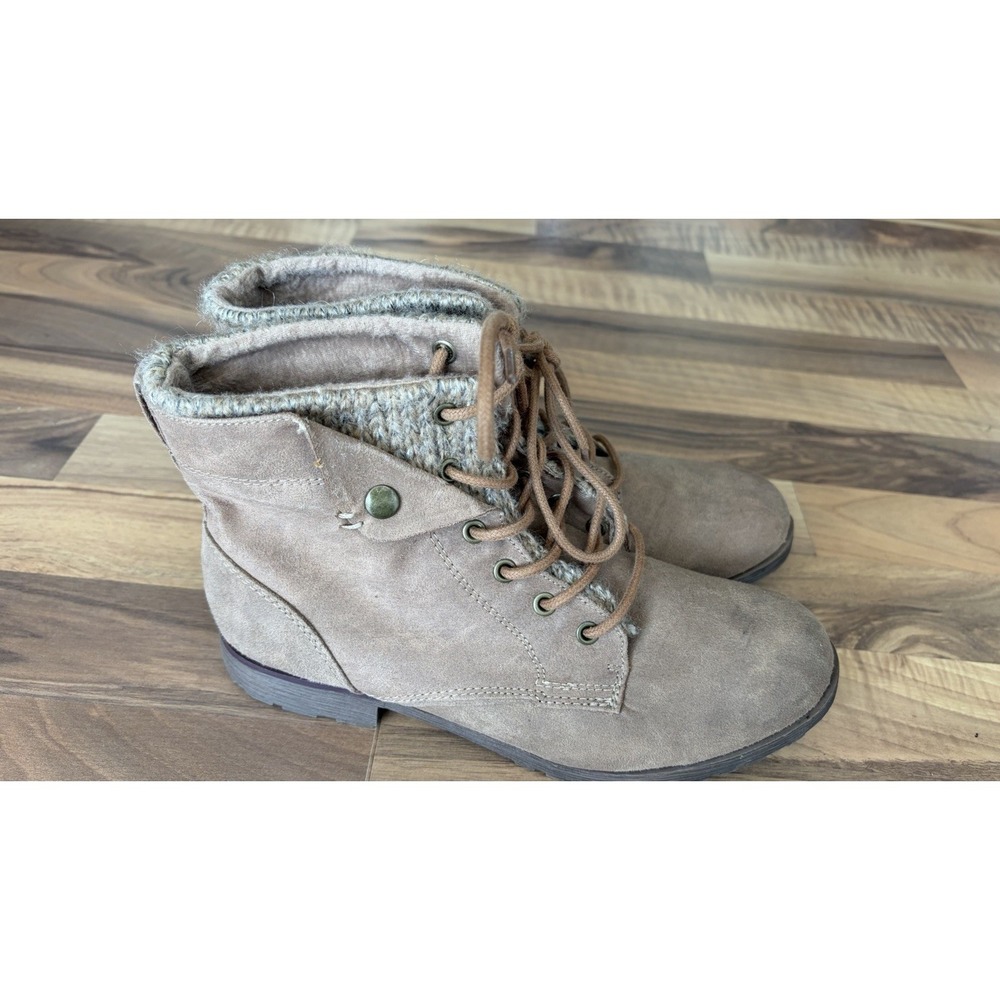 Women's Lace Up Boots Tan Beige Lined Hiking Style Fashion Boot Size 8 M Boho